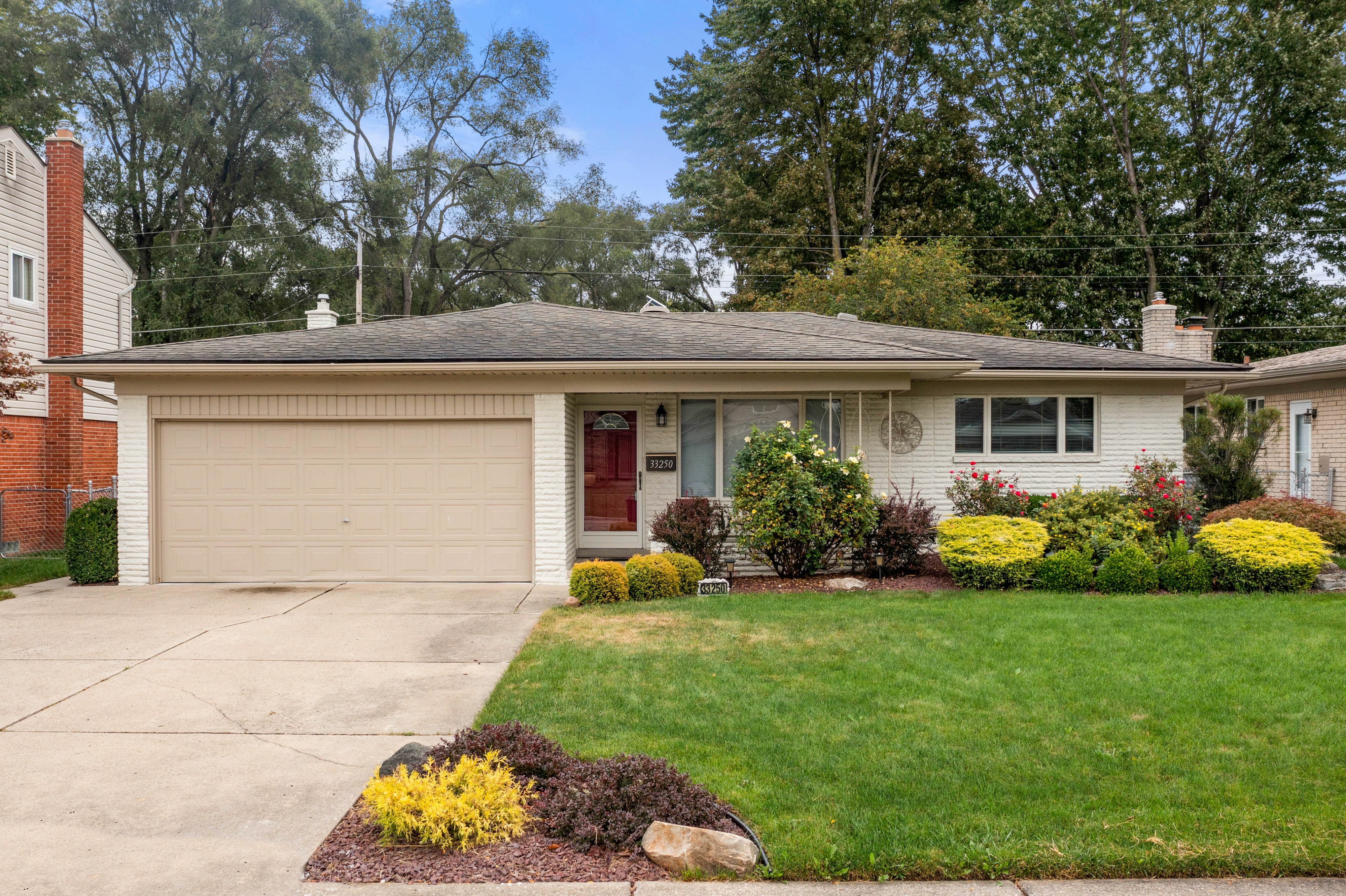 Property Photo:  33250 Sebastian Lane Drive  MI 48312 6130 