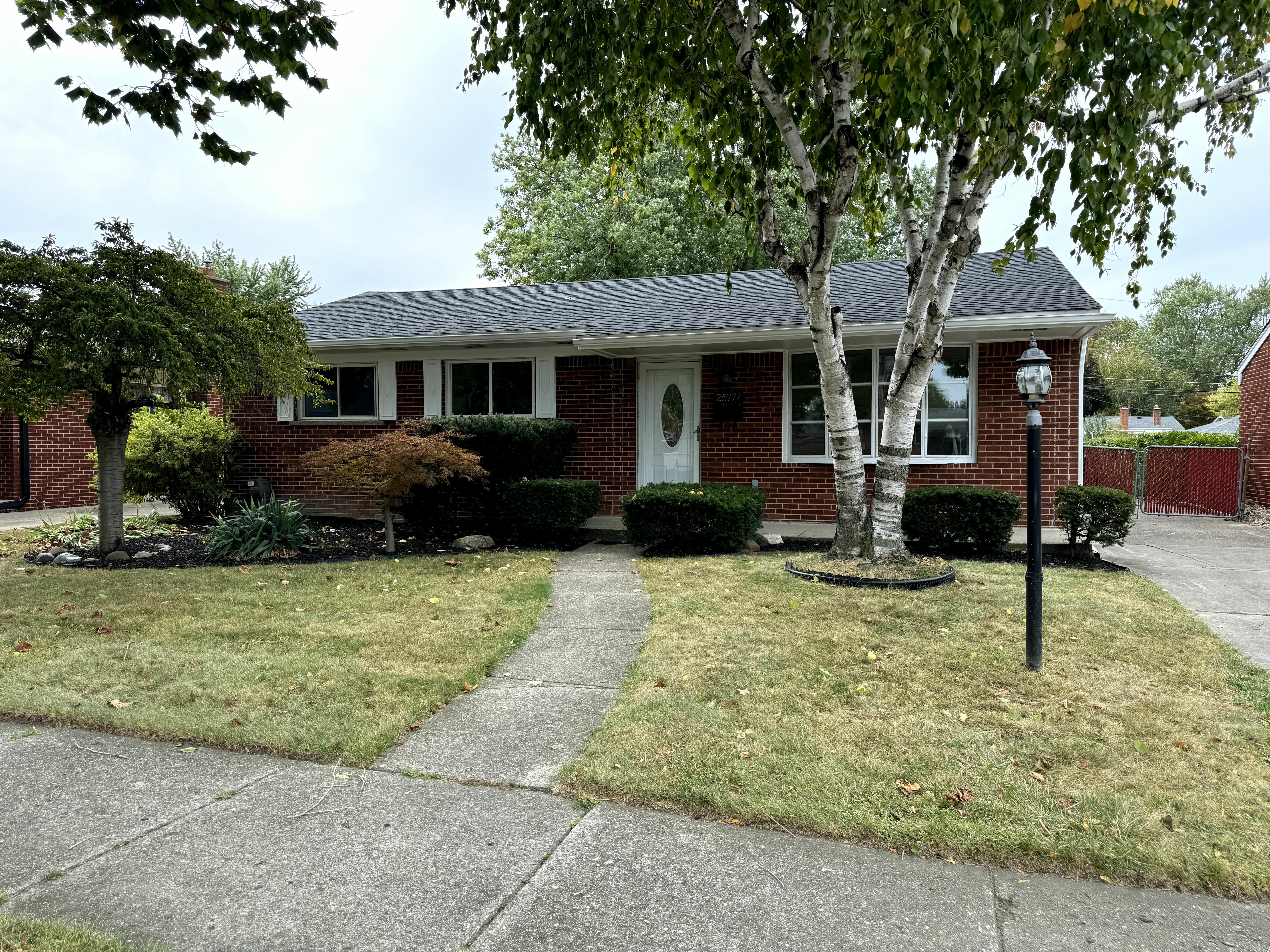 Property Photo:  25777 Loretta Avenue  MI 48091 5016 