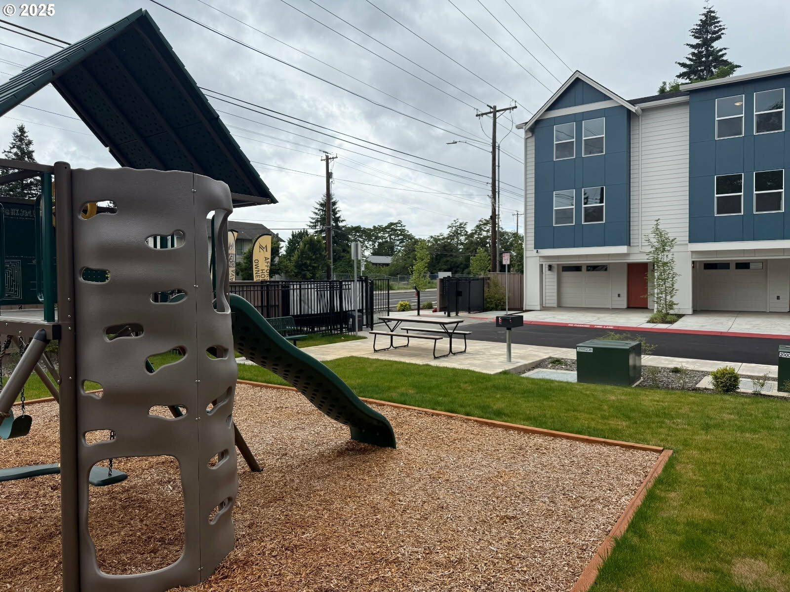 Property Photo: 15061 SE Division St OR 97236