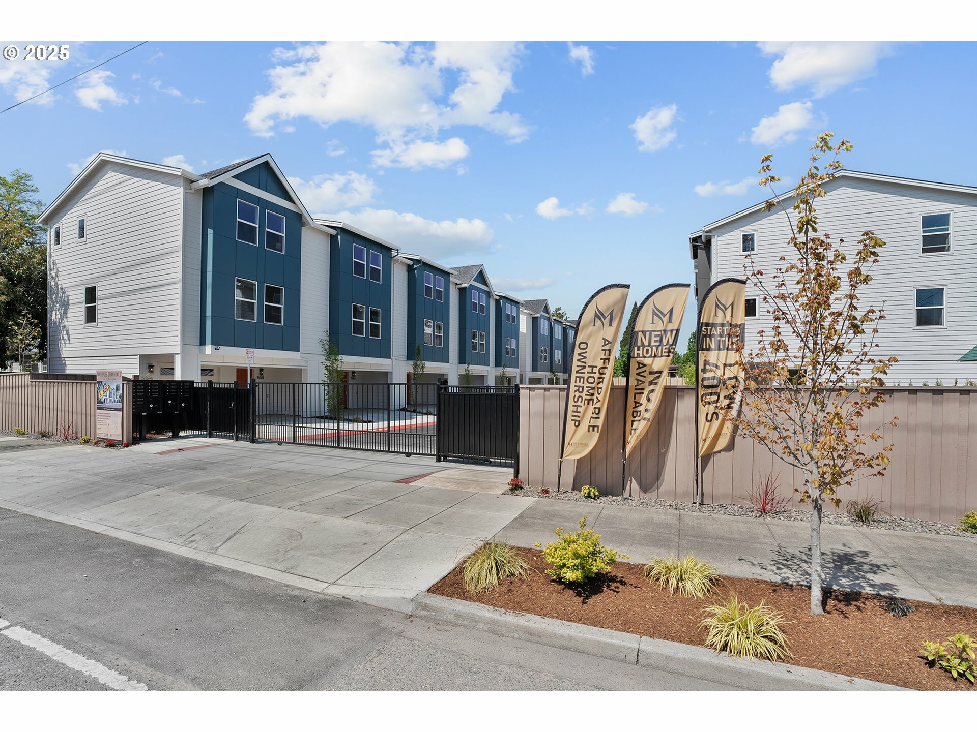 Property Photo: 15061 SE Division St OR 97236
