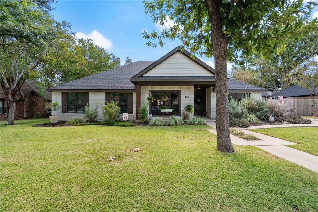 Property Photo:  805 Blue Spring Circle  TX 78681 