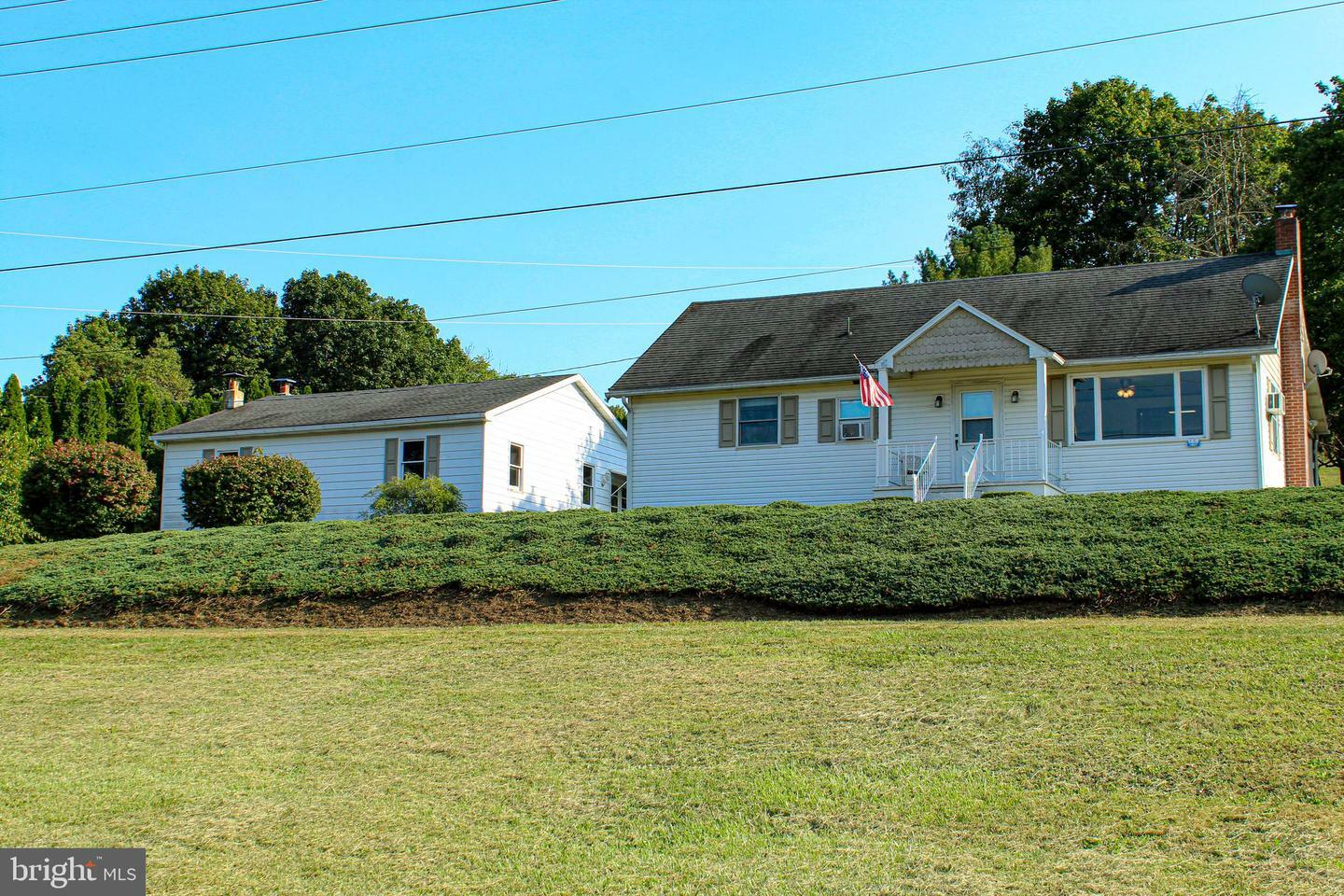 Property Photo:  422 Mountain Road  PA 19529 