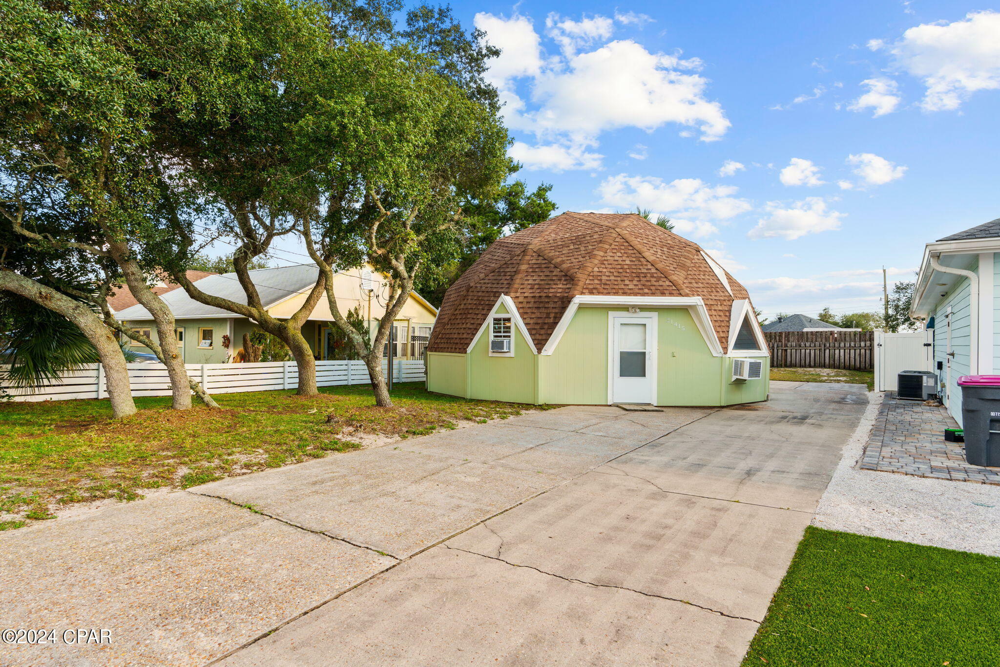 Property Photo:  21415 Dolphin Avenue  FL 32413 