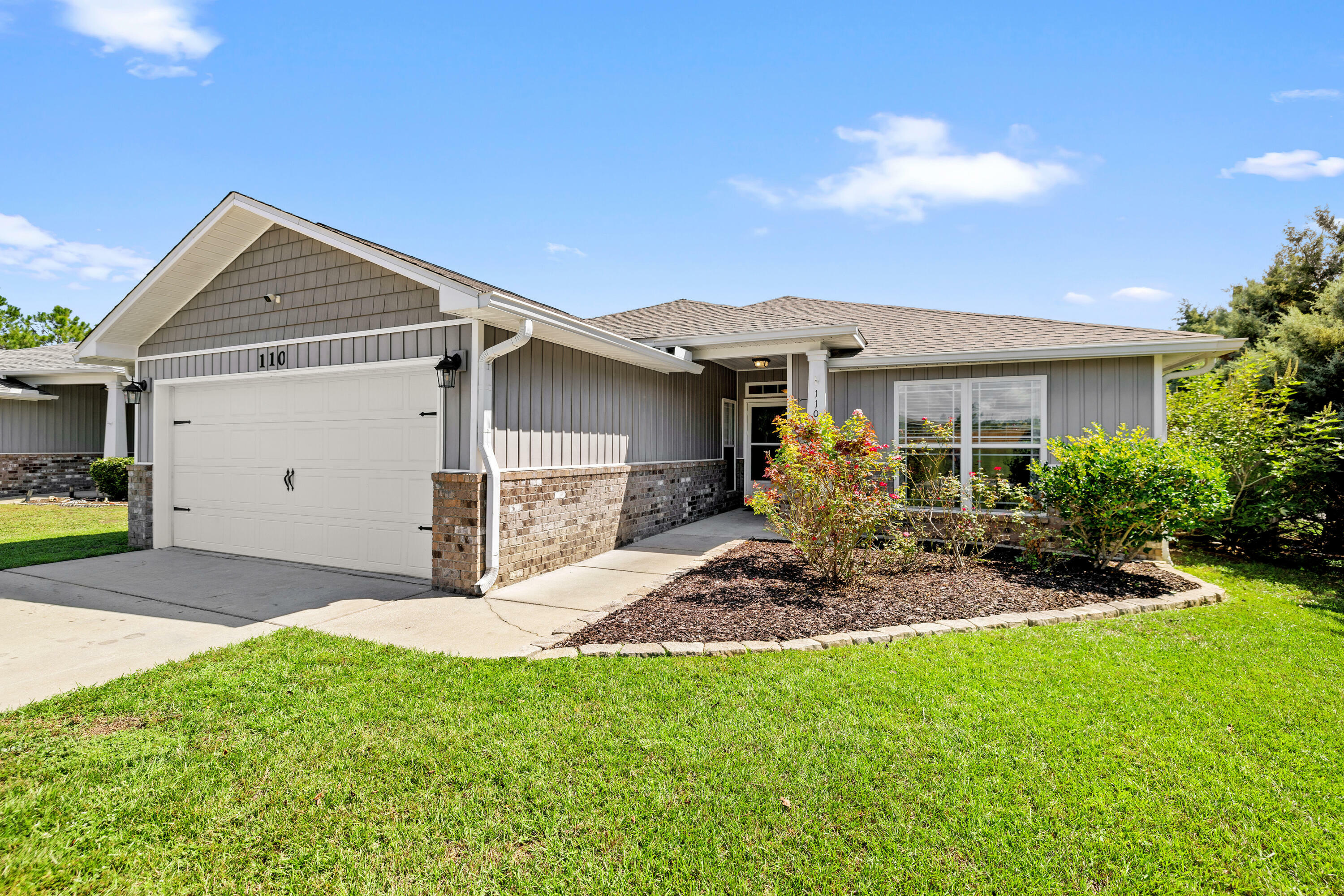 Property Photo:  110 Lillian Way  FL 32536 