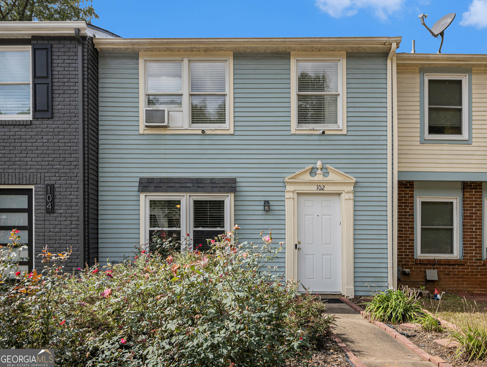 Property Photo:  102 Roswell Commons Way  GA 30076 