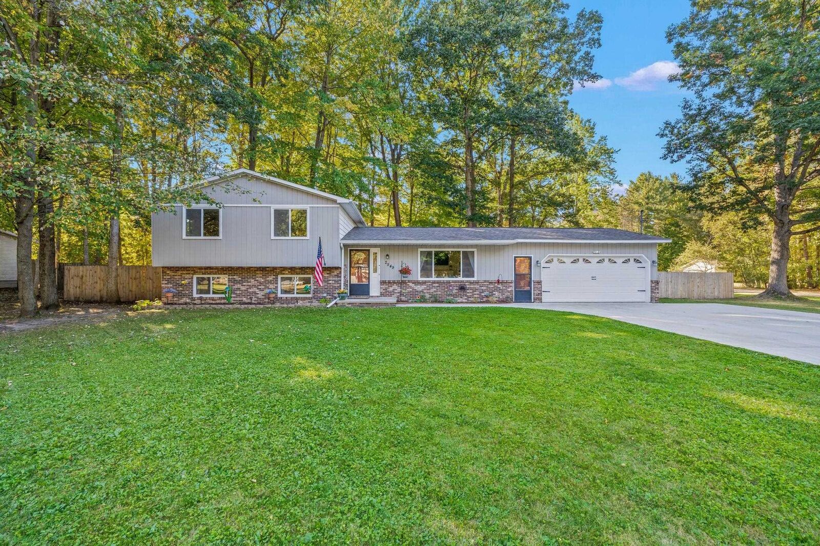 Property Photo:  2549 N Eight Mile  MI 48657 