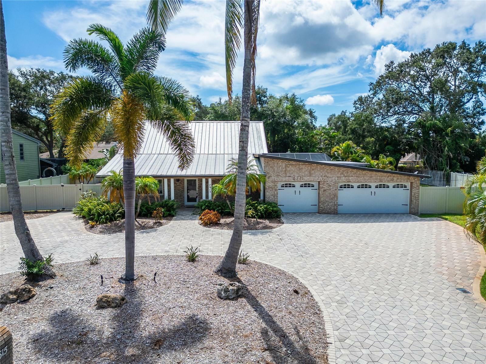 Property Photo:  7615 Alhambra Drive  FL 34209 