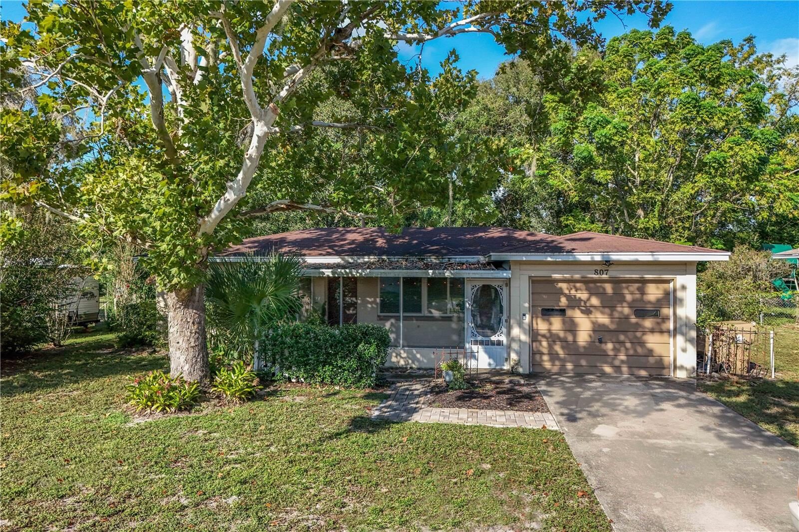 Property Photo: 807 Norman Drive FL 32757