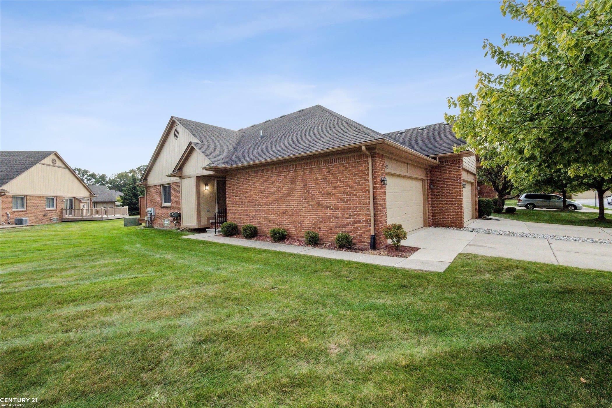 Property Photo:  16895 Country Ridge Court  MI 48044 