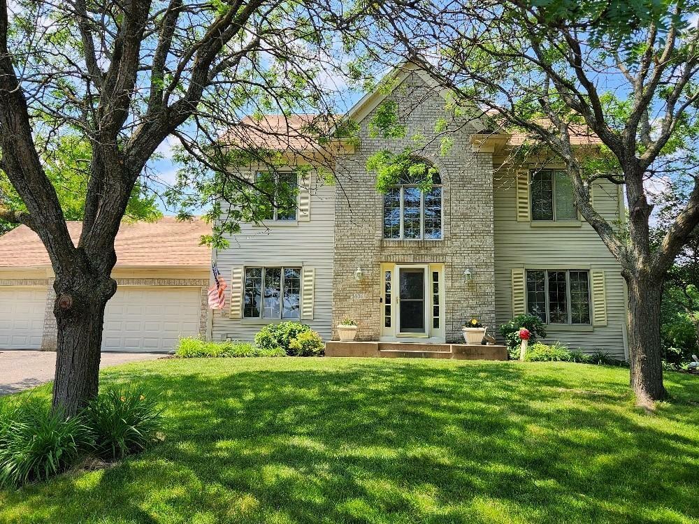 Property Photo:  806 Spring Hill Court  MN 55125 