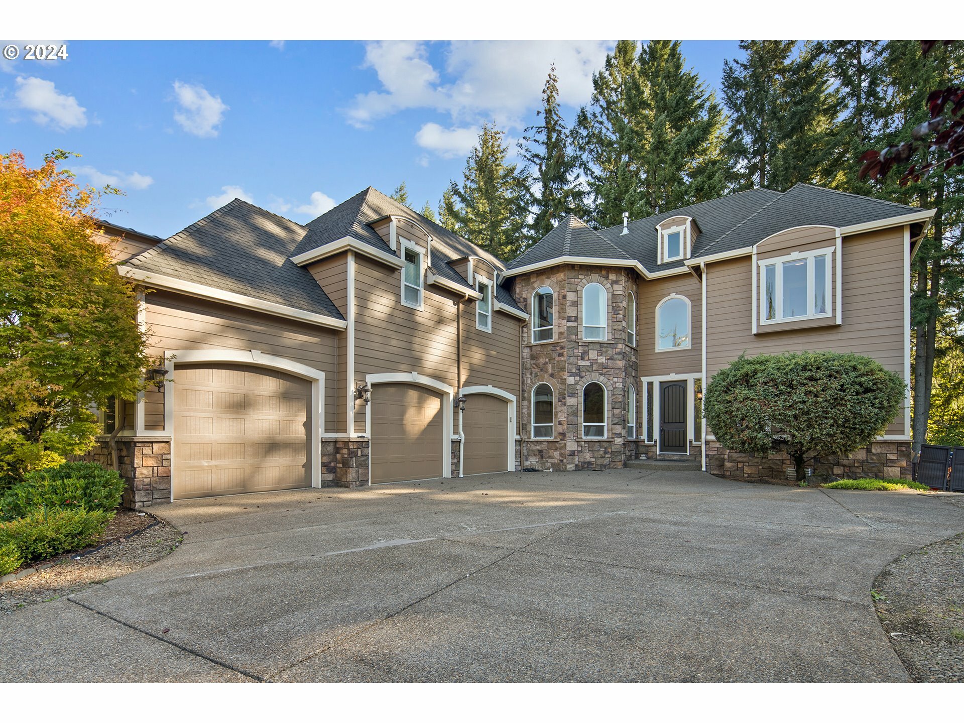 Property Photo:  1124 NW 35th Ave  WA 98607 