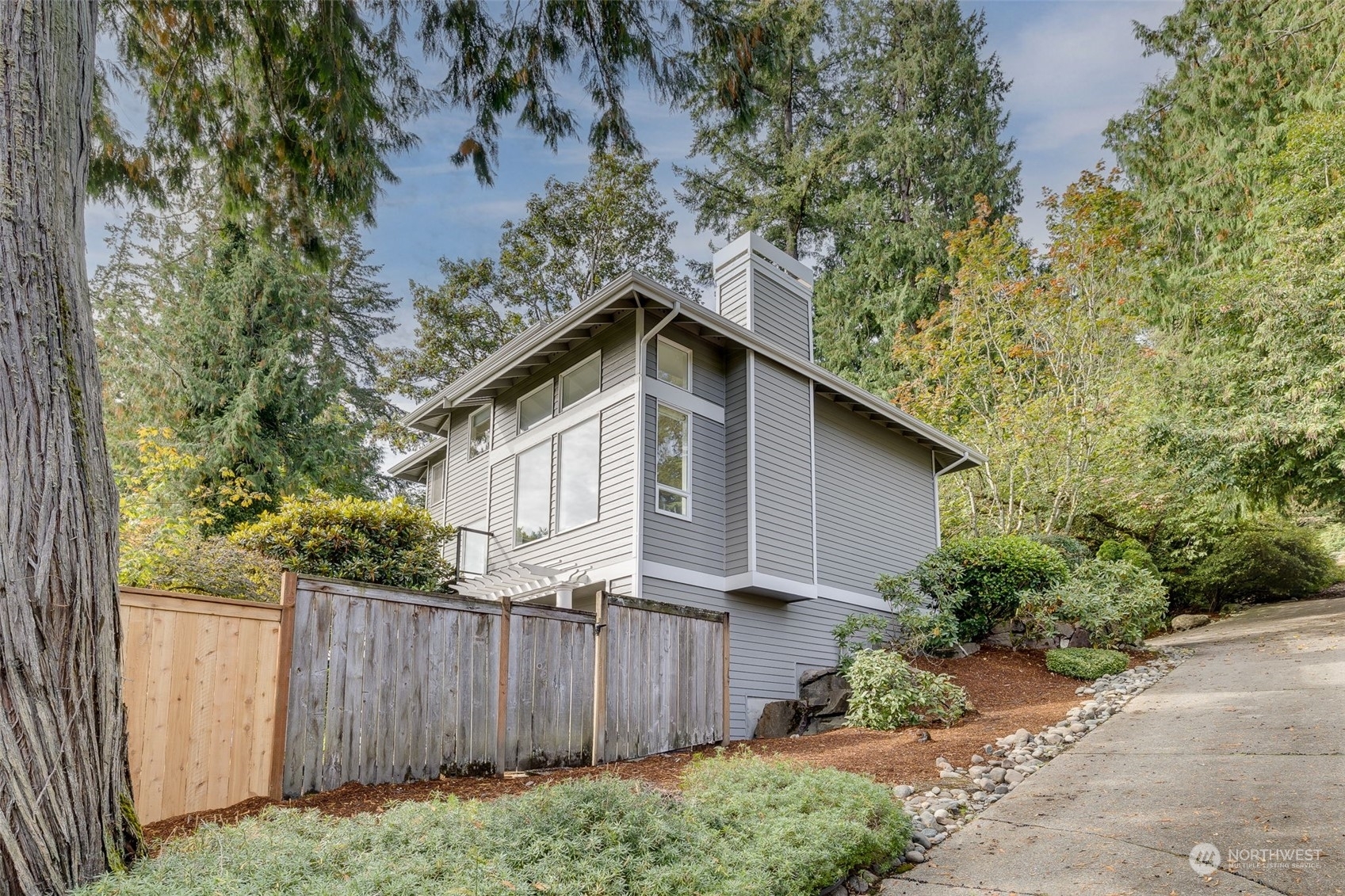 Property Photo:  3227 W Lake Sammamish Parkway SE  WA 98008 