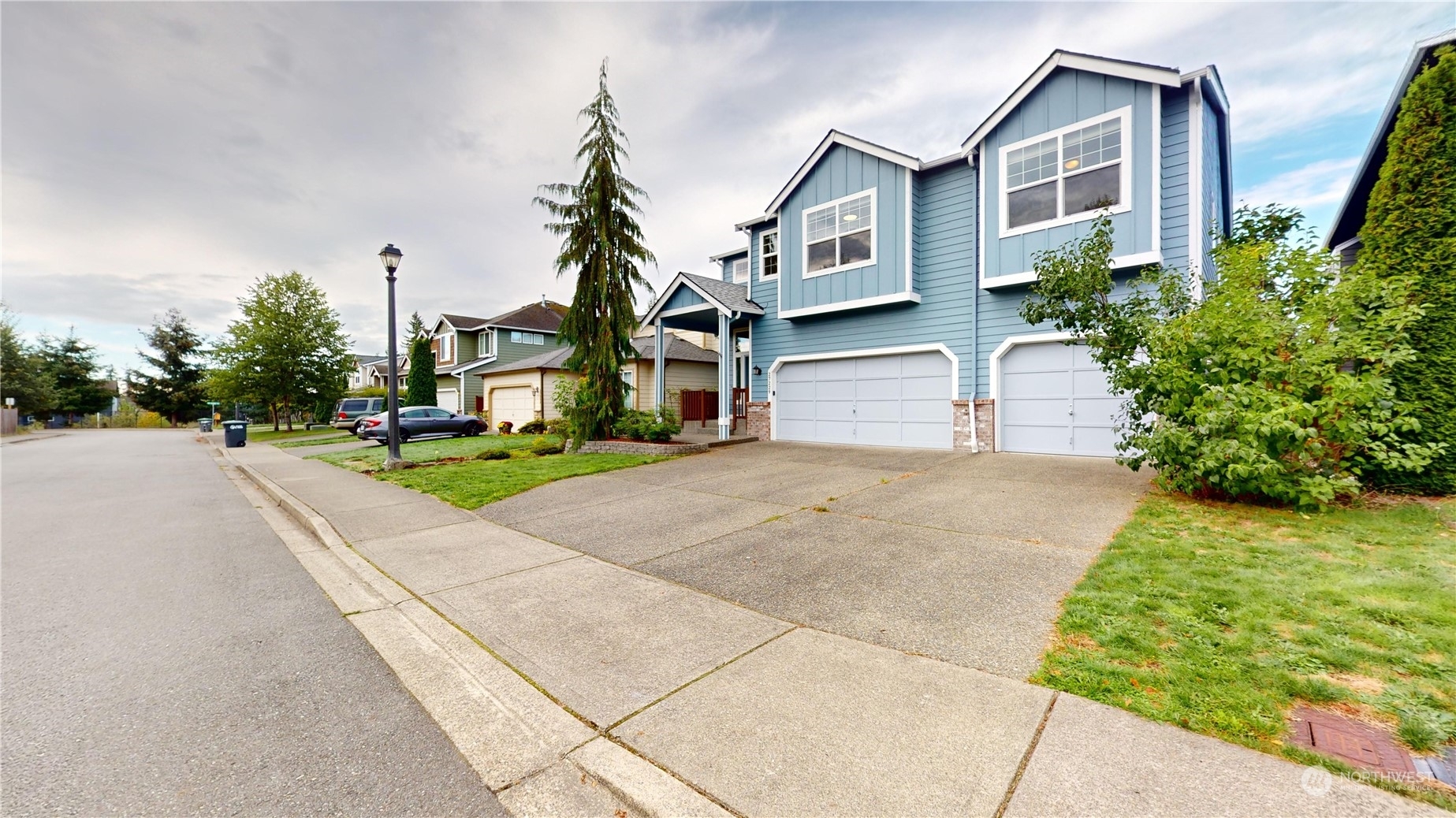 Property Photo:  27229  212th Avenue SE  WA 98038 