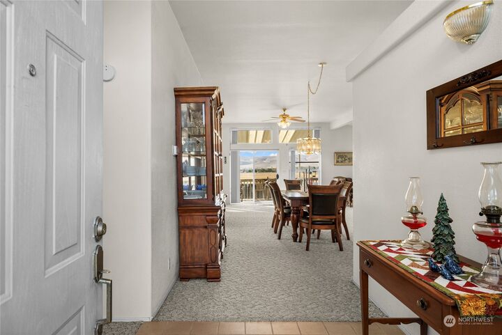 Property Photo: 1100 S Rosewood Drive 121 WA 98926