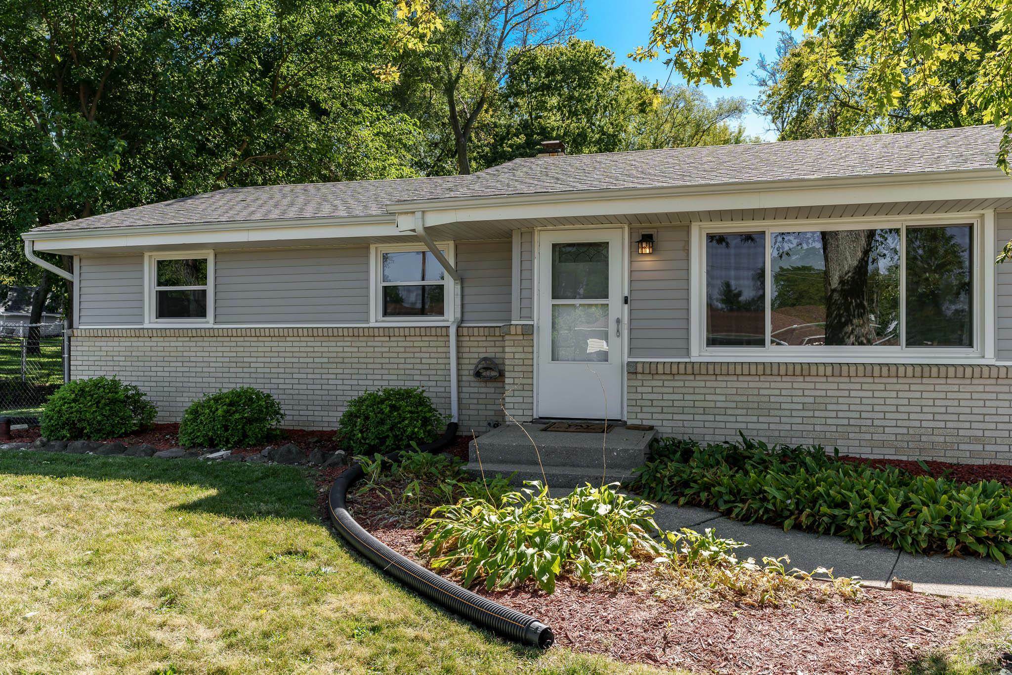 Property Photo:  2523 Lund Avenue  IL 61109 