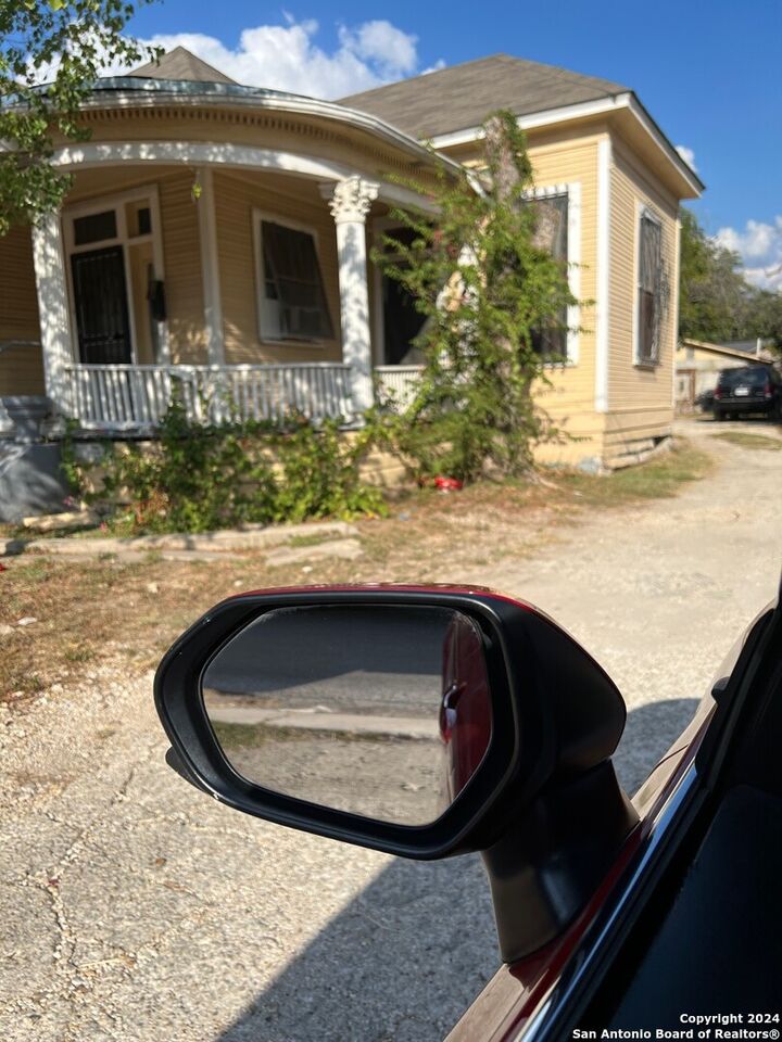 Property Photo: 1110 S Hackberry St TX 78210