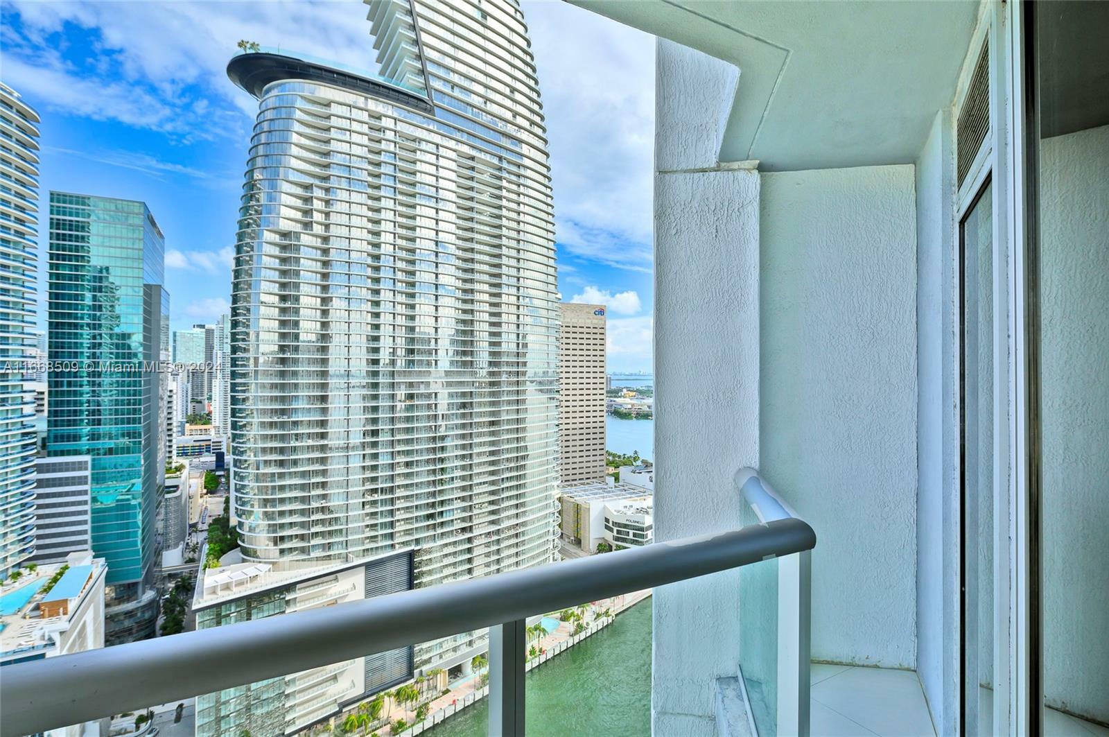 Property Photo:  475 Brickell Ave 3208  FL 33131 