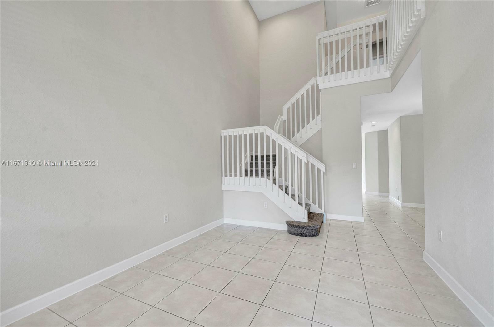 Property Photo:  2570 SE 13th Ct  FL 33035 