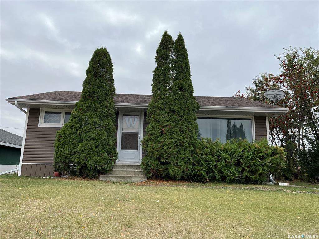 Property Photo:  616 8th Avenue W  SK S0E 1E0 