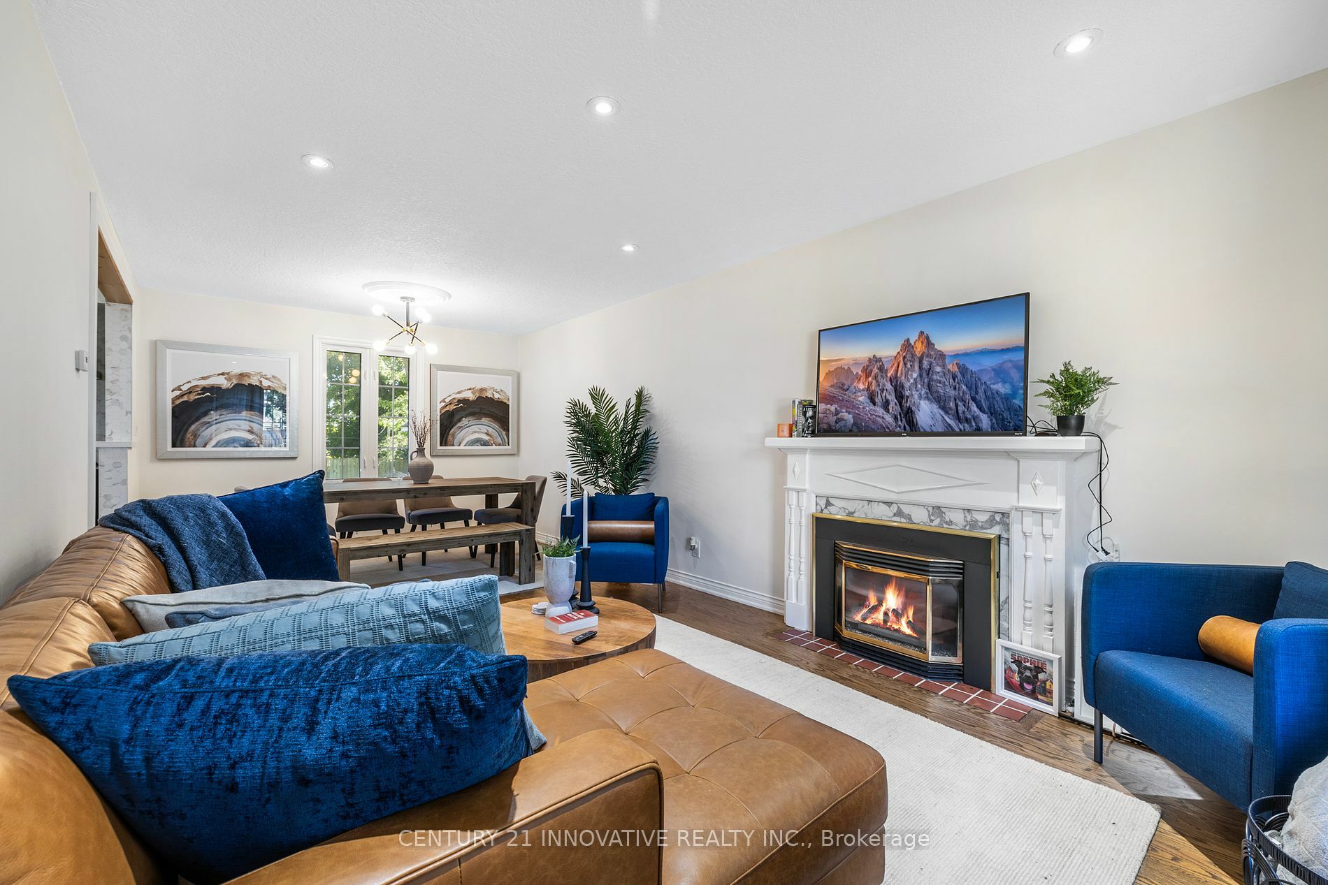 Photo de la propriété:  2019 Courtland Cres  ON L4Y 1V1 