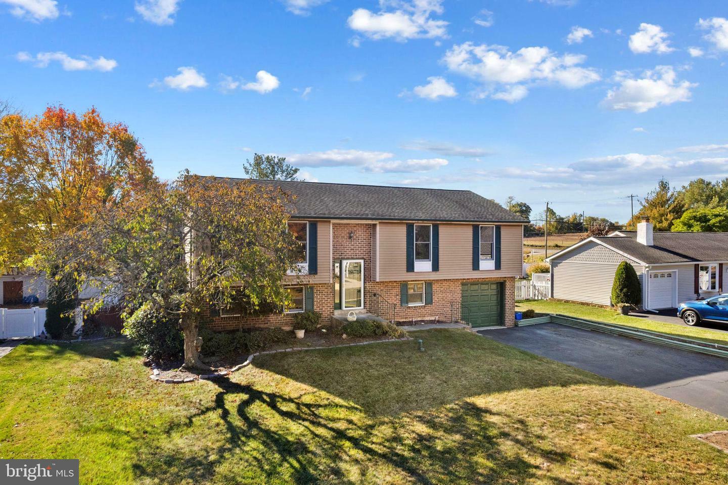 Property Photo:  140 Apple Valley Drive  PA 19047 