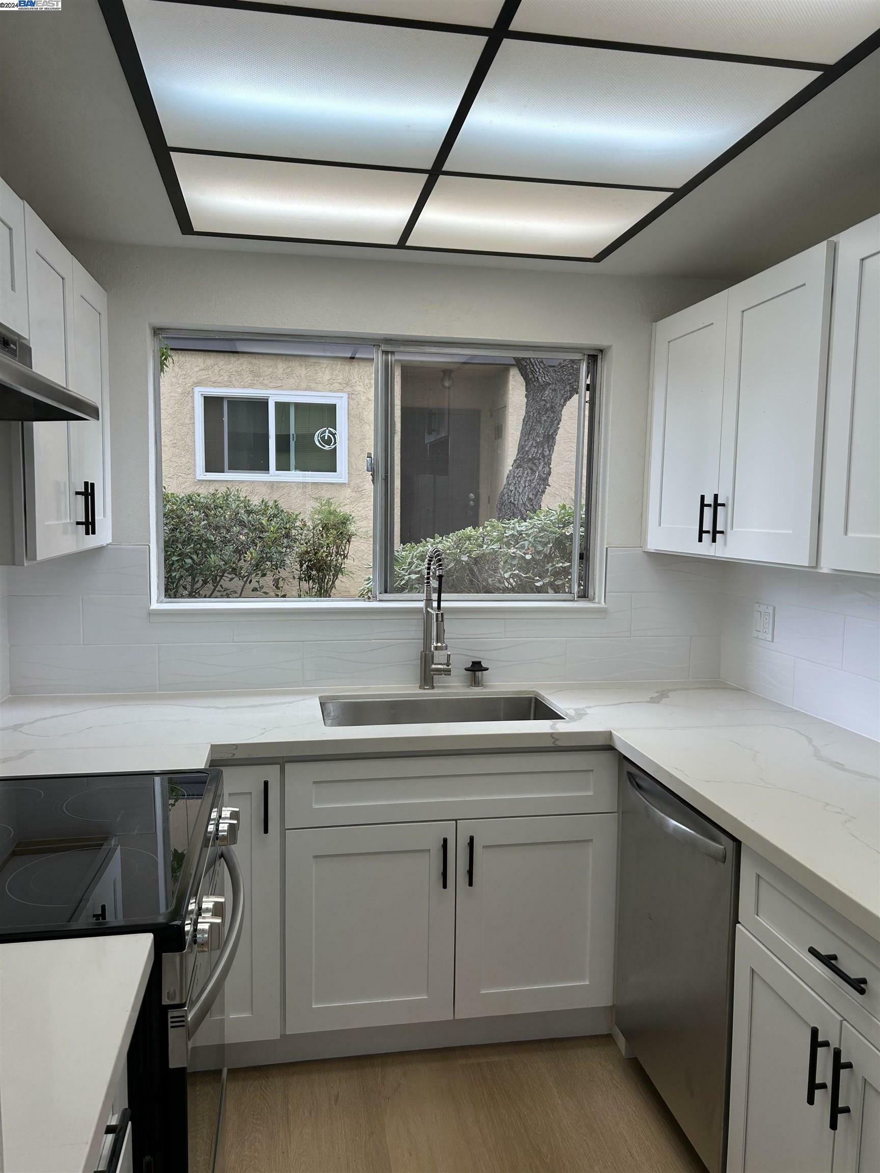 Property Photo:  10401 Shaw St 401  CA 94605 