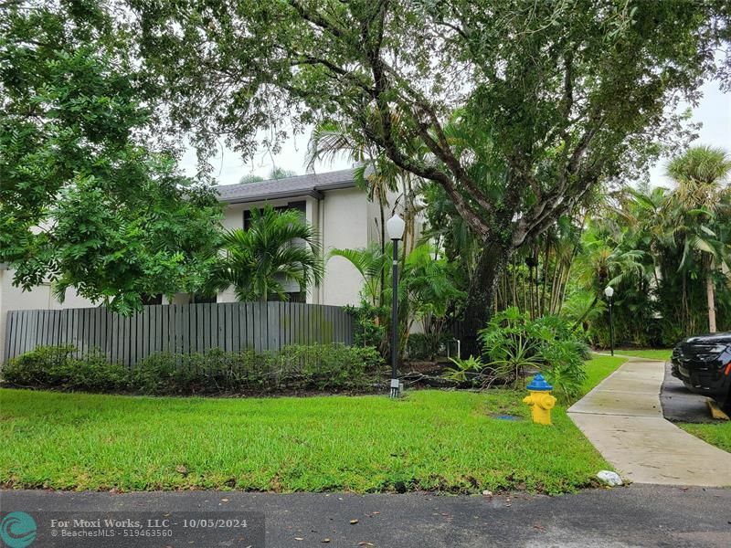 Property Photo:  3209 Cocoplum Cir  FL 33063 