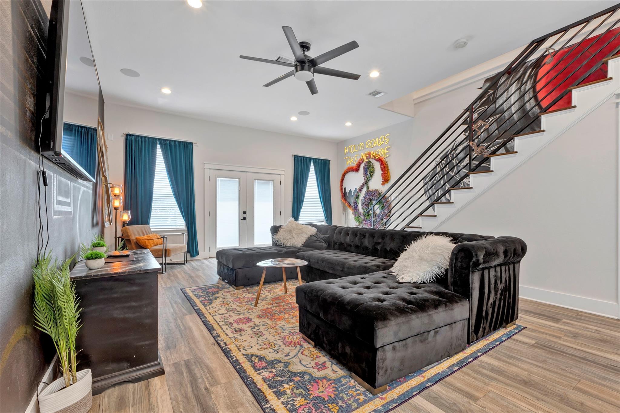 Property Photo: 508 E 31st Street TX 77018