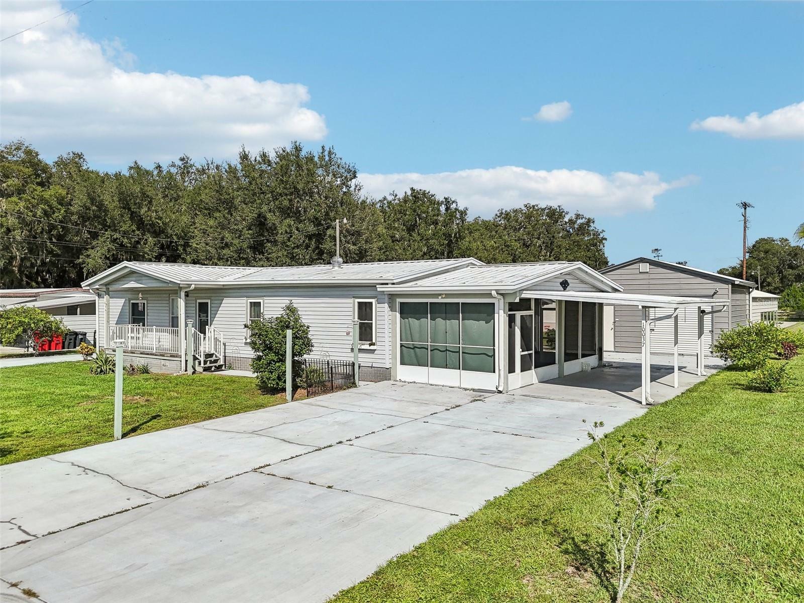 Property Photo:  10037 SE 24th Drive  FL 33597 