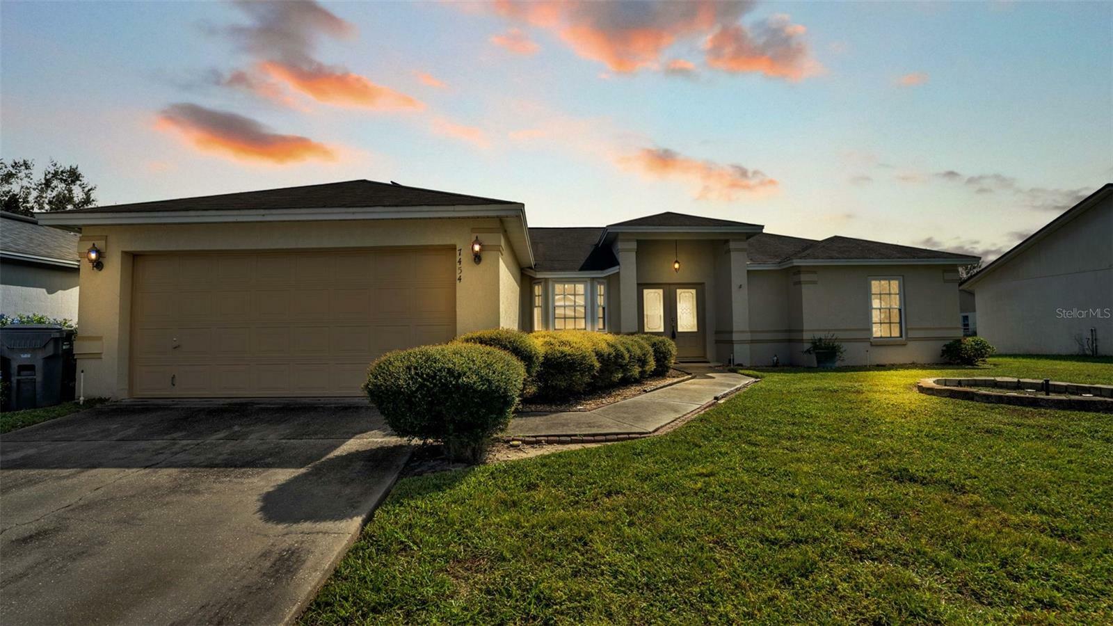 Property Photo:  7454 Briarbay Loop  FL 33810 