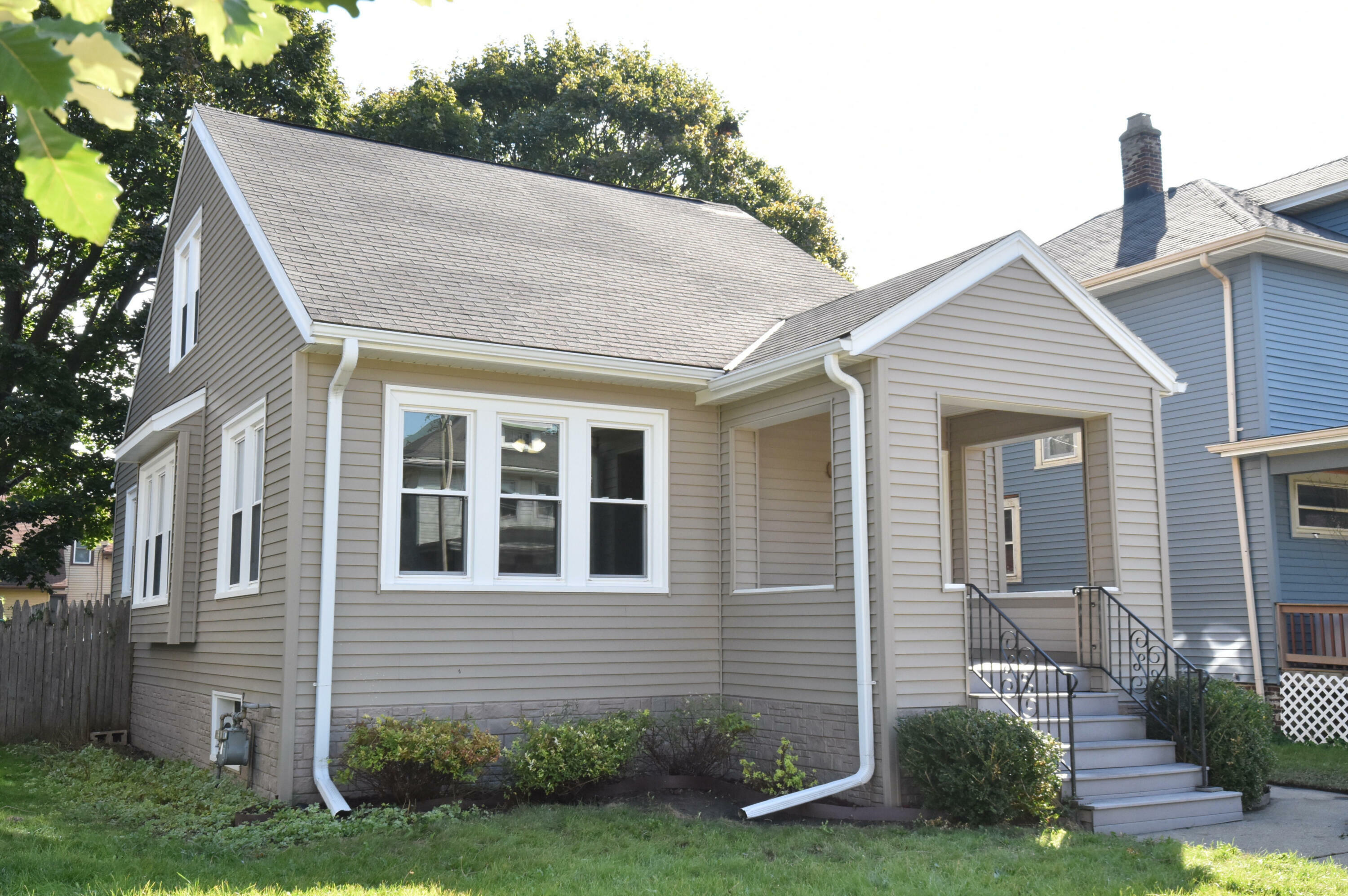 Property Photo:  1629 Flett Ave  WI 53405 