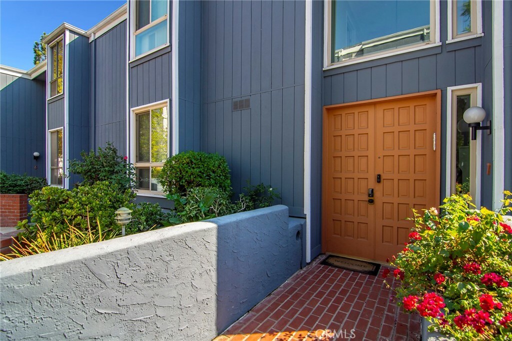 Property Photo:  17711 Margate Street 7  CA 91316 