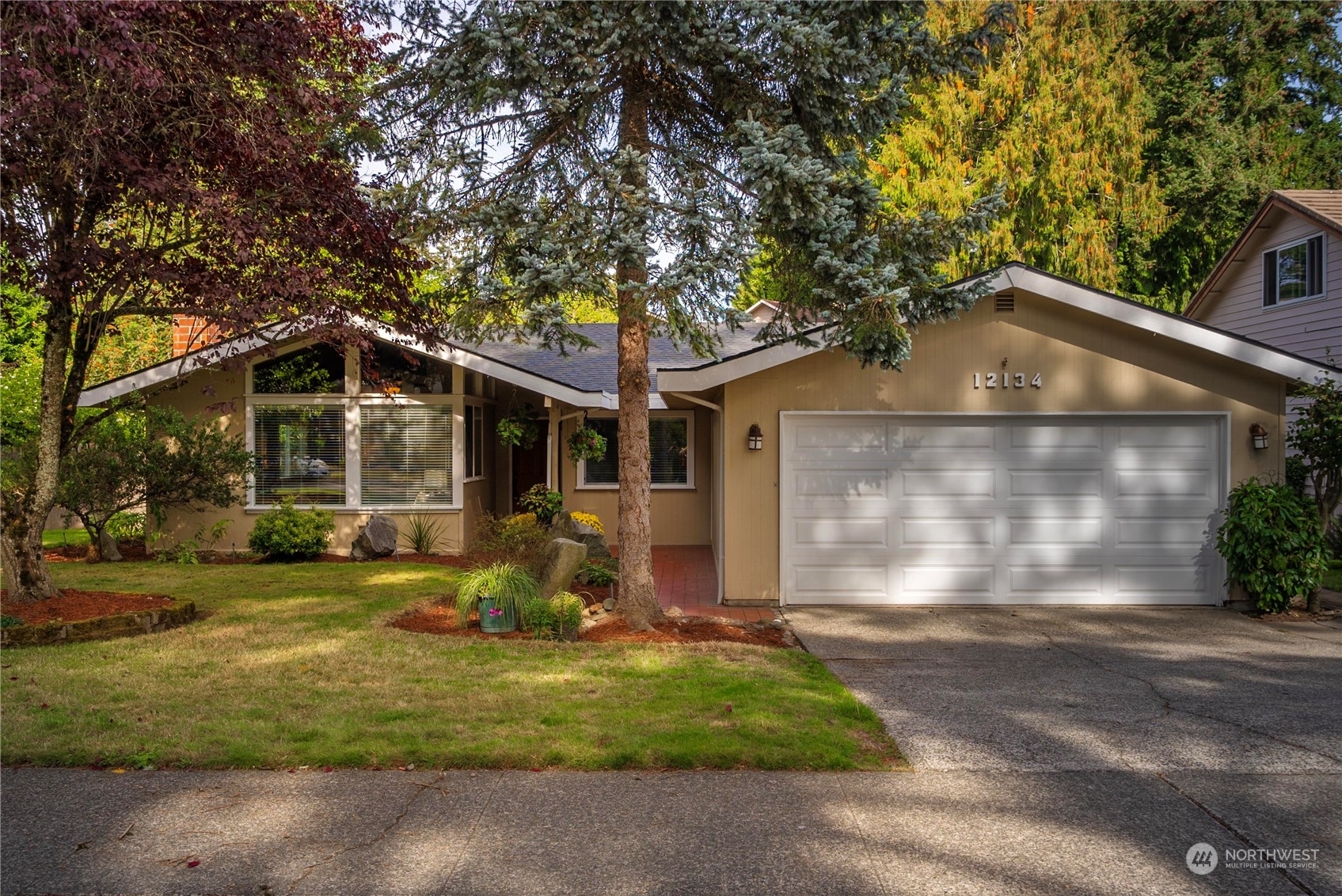 Property Photo:  12134 NE 141st Street  WA 98034 