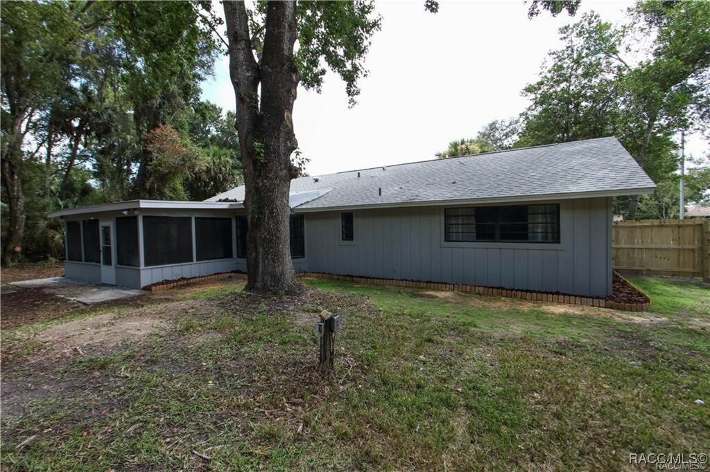 Property Photo:  585 N Country Club Drive  FL 34429 