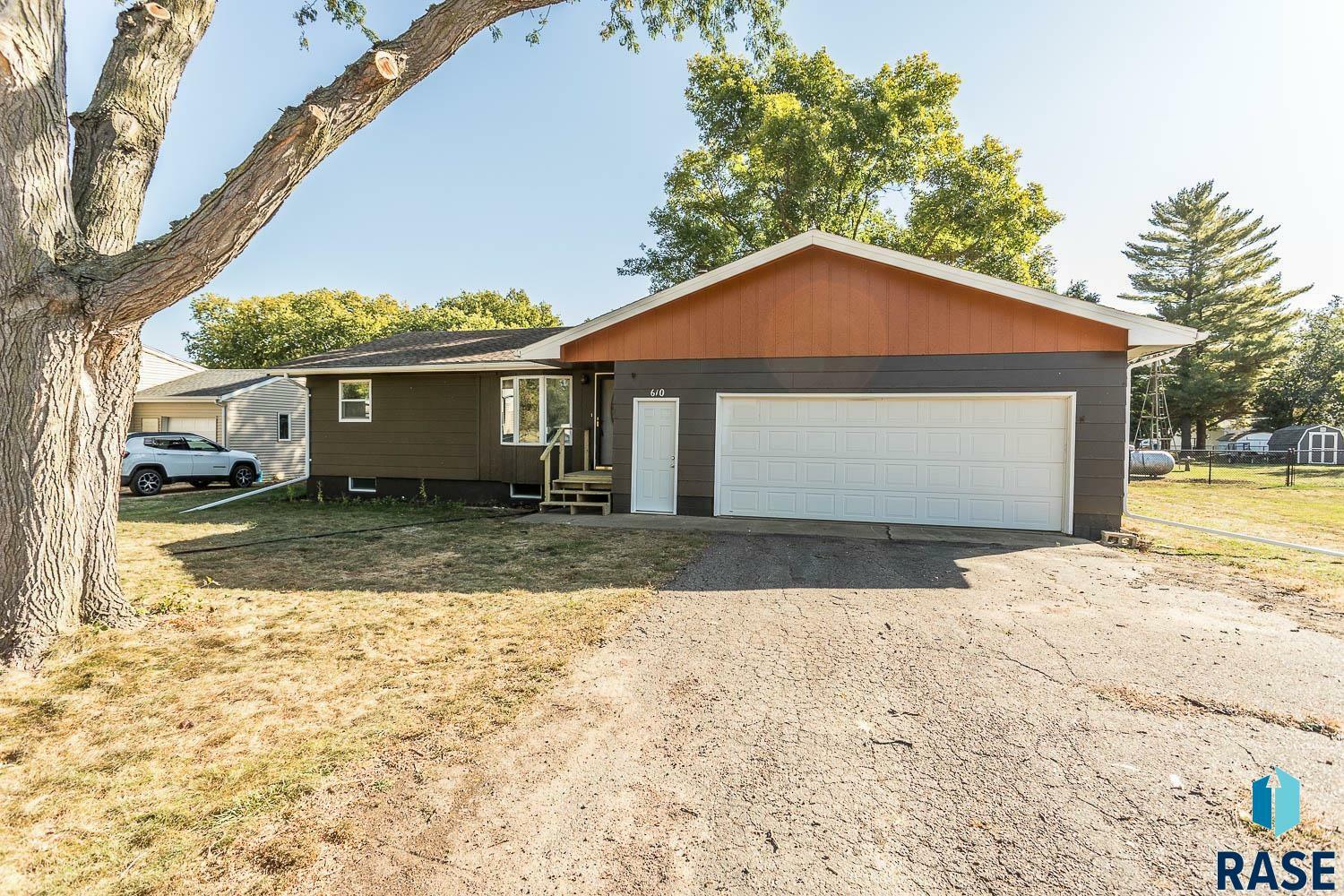 Property Photo:  610 Adams St  SD 57036 