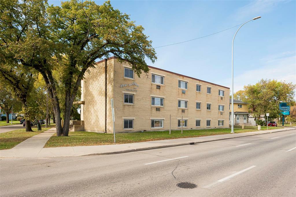 790 McPhillips Street  Winnipeg MB R2X 2J5 photo