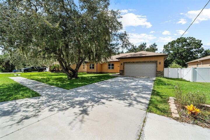 Property Photo: 9915 Prevatt Street FL 33534