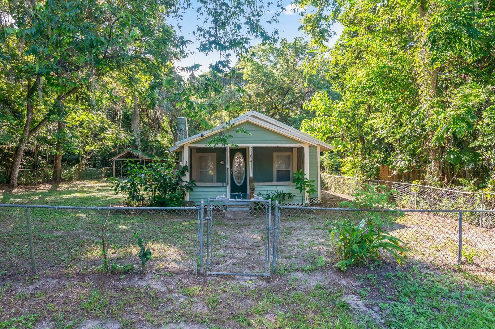 Property Photo: 330 SE 74th Street FL 32641