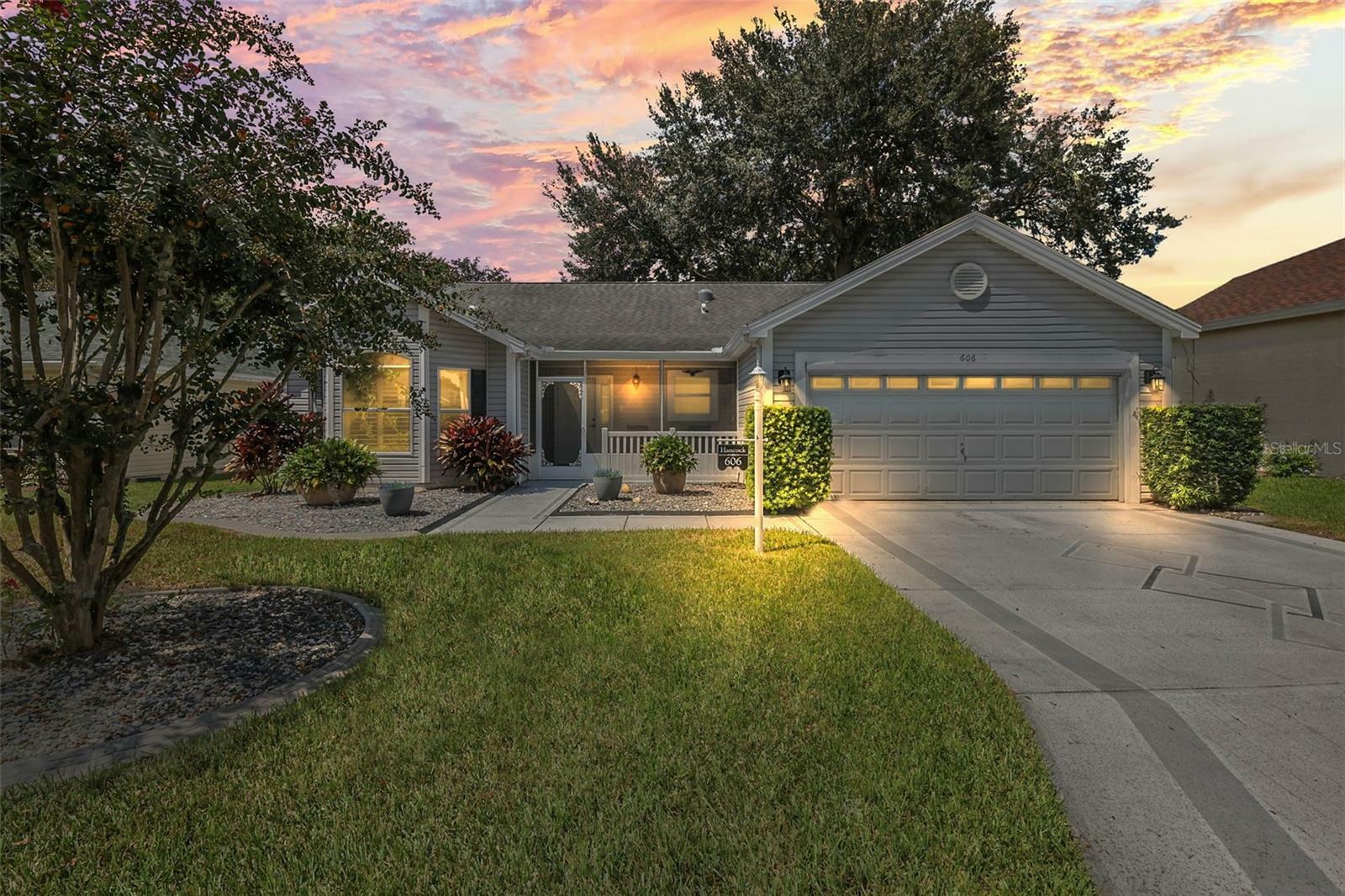 Property Photo: 606 Juanita Court FL 32159