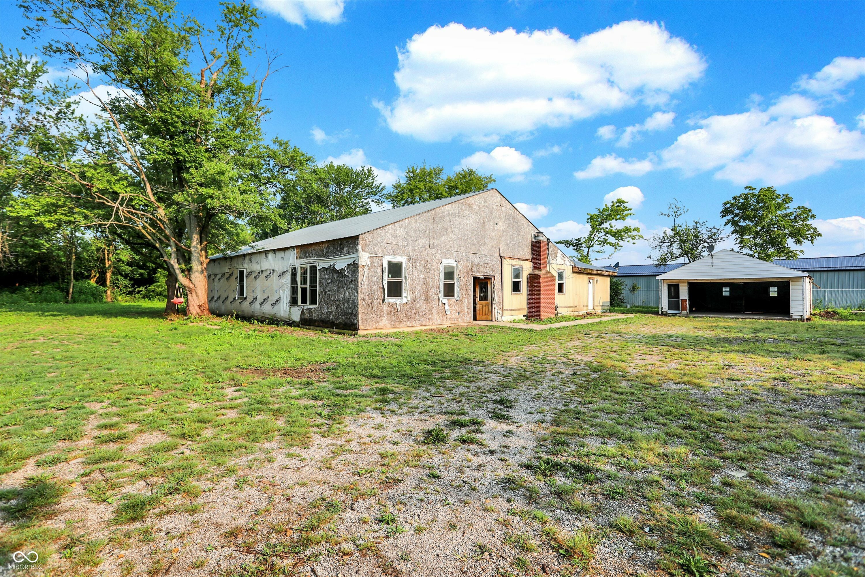 Property Photo:  1744 S County Road 1050 E  IN 46231 