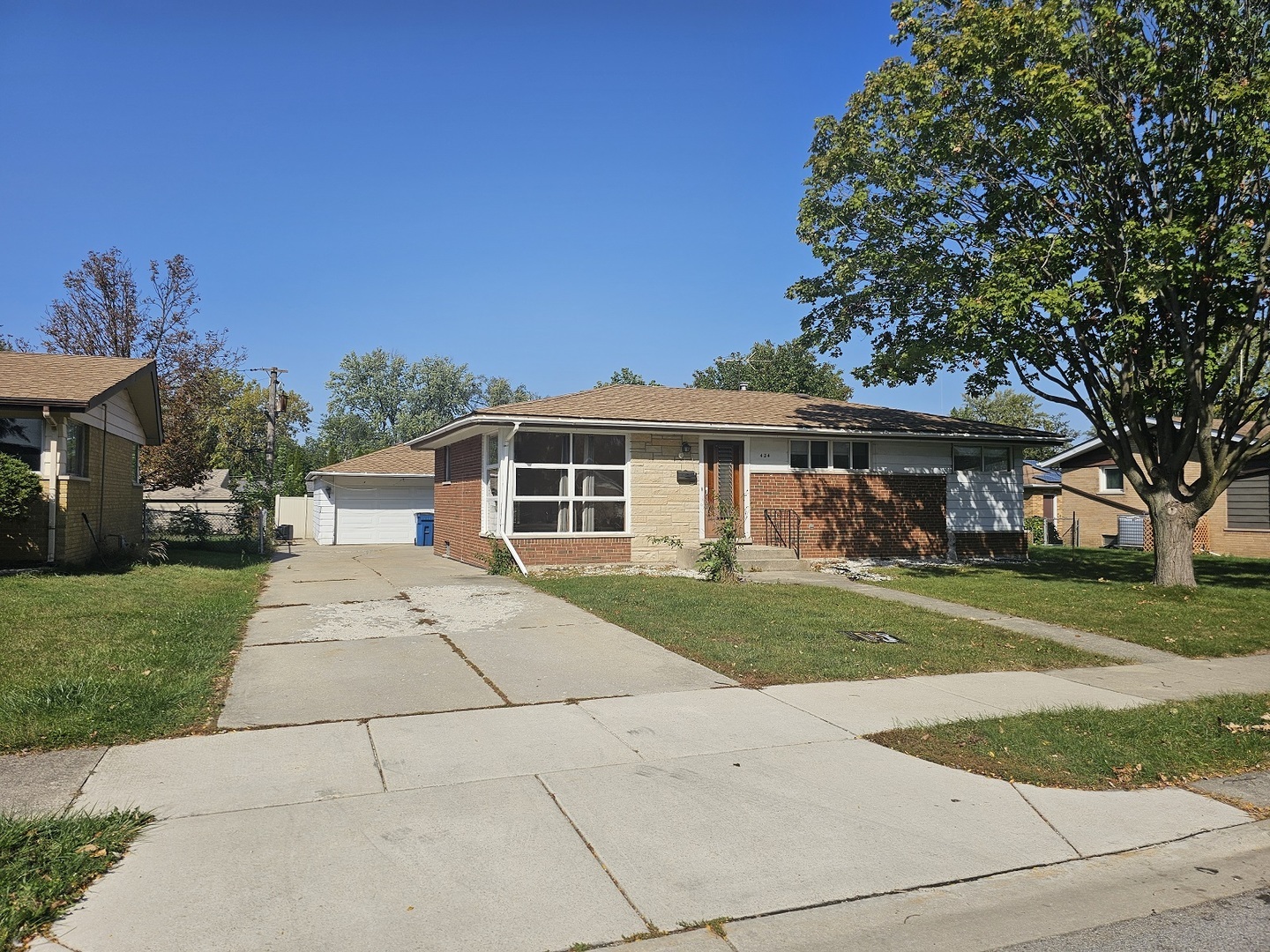 Property Photo:  424 E Drake Avenue  IL 60101 