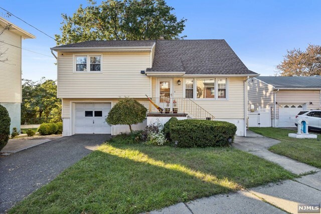 Property Photo:  3 Carlen Court  NJ 07022 