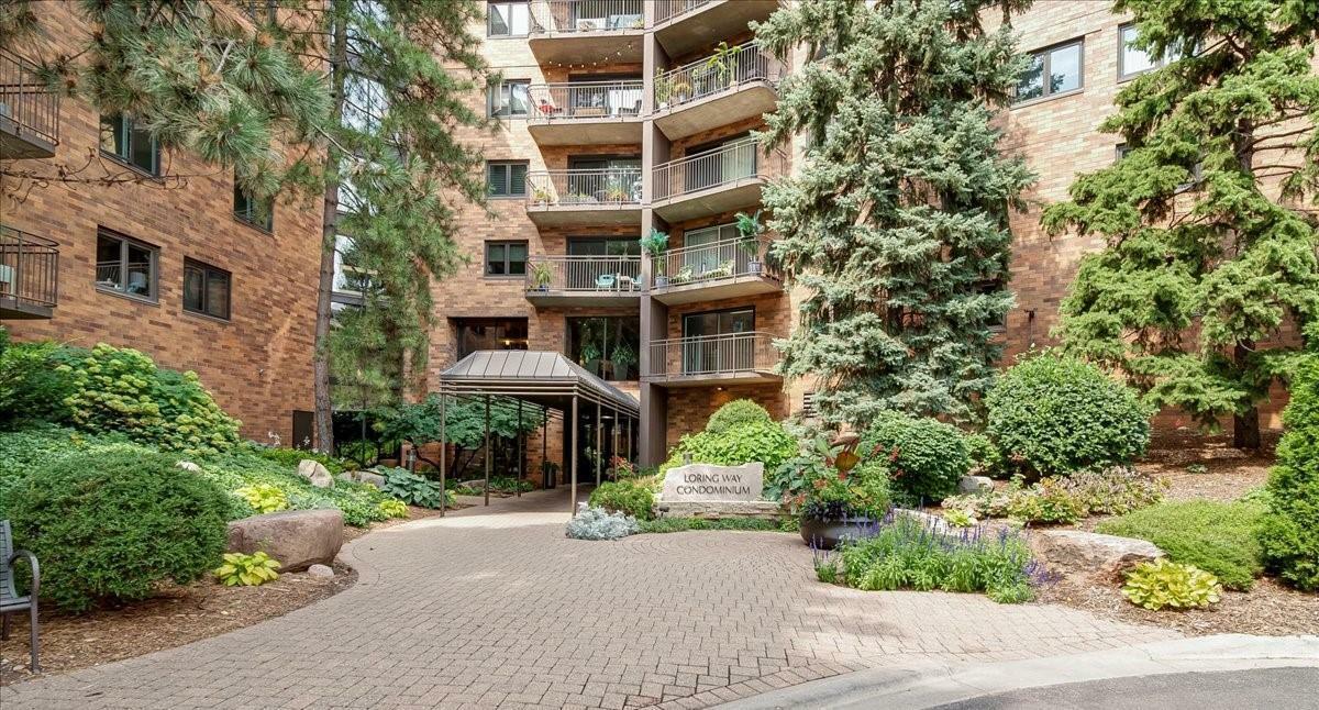 Property Photo:  210 W Grant Street 104  MN 55403 