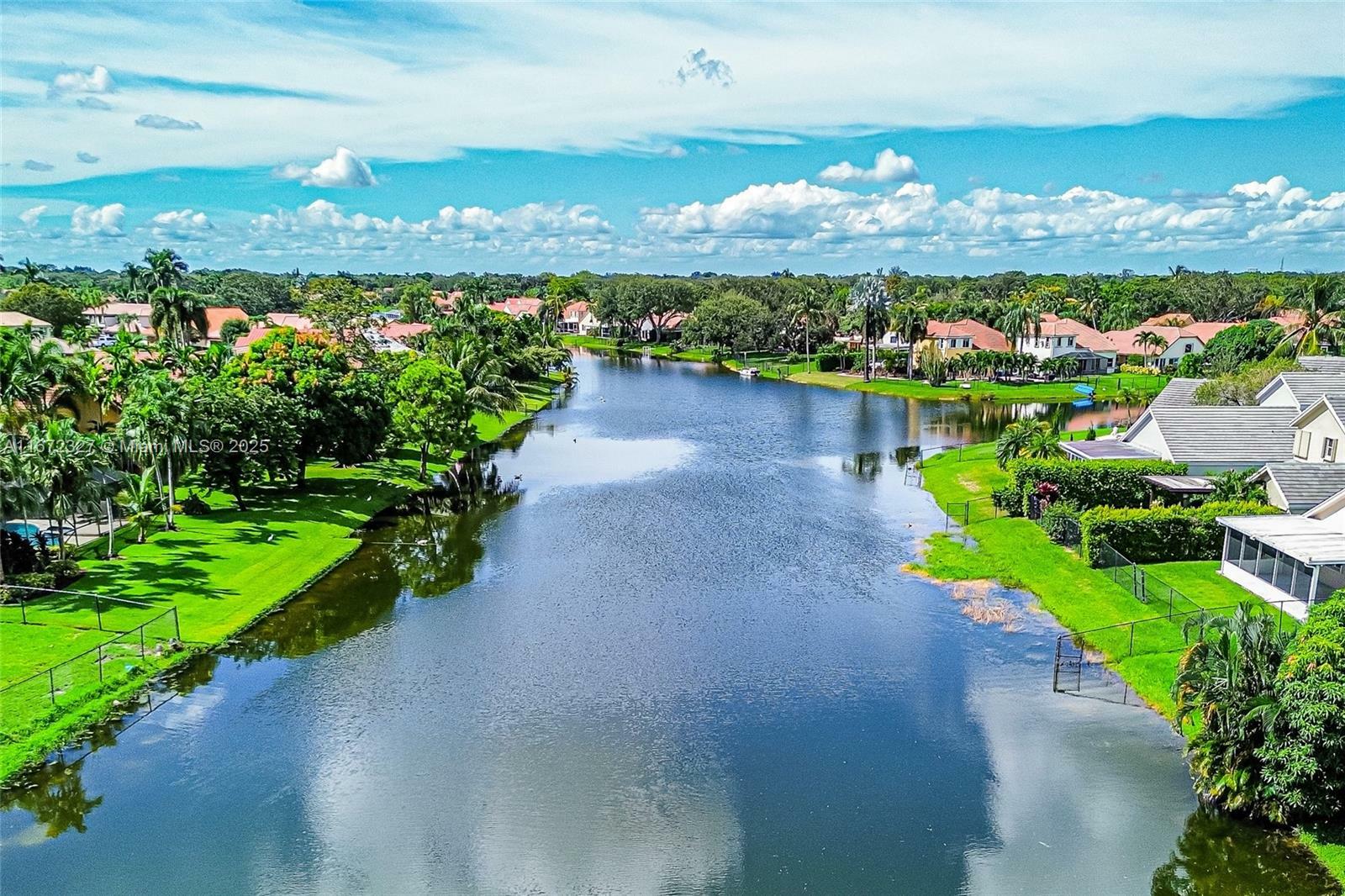 Property Photo: 2913 Myrtle Oak Cir FL 33328