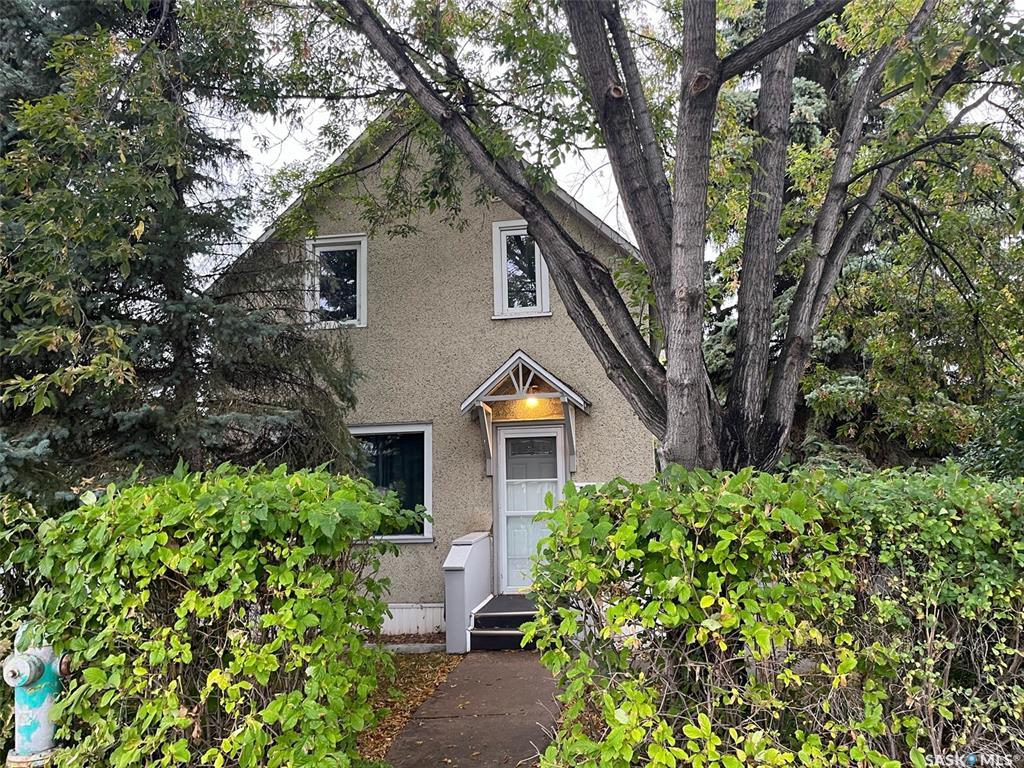 Property Photo: 178 6th Street E SK S6V 0M8