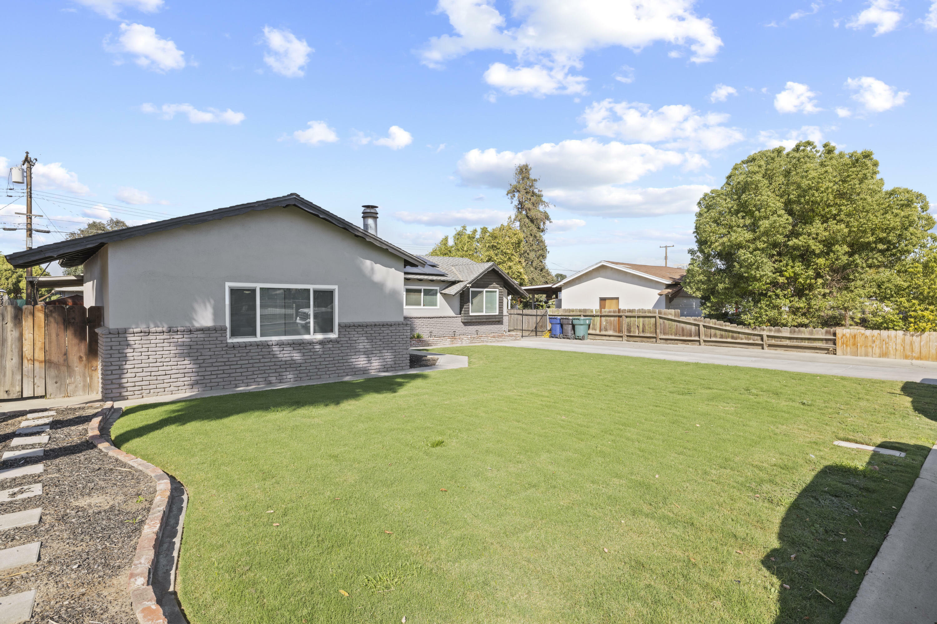 Property Photo:  1964 E Bardsley Avenue  CA 93274 