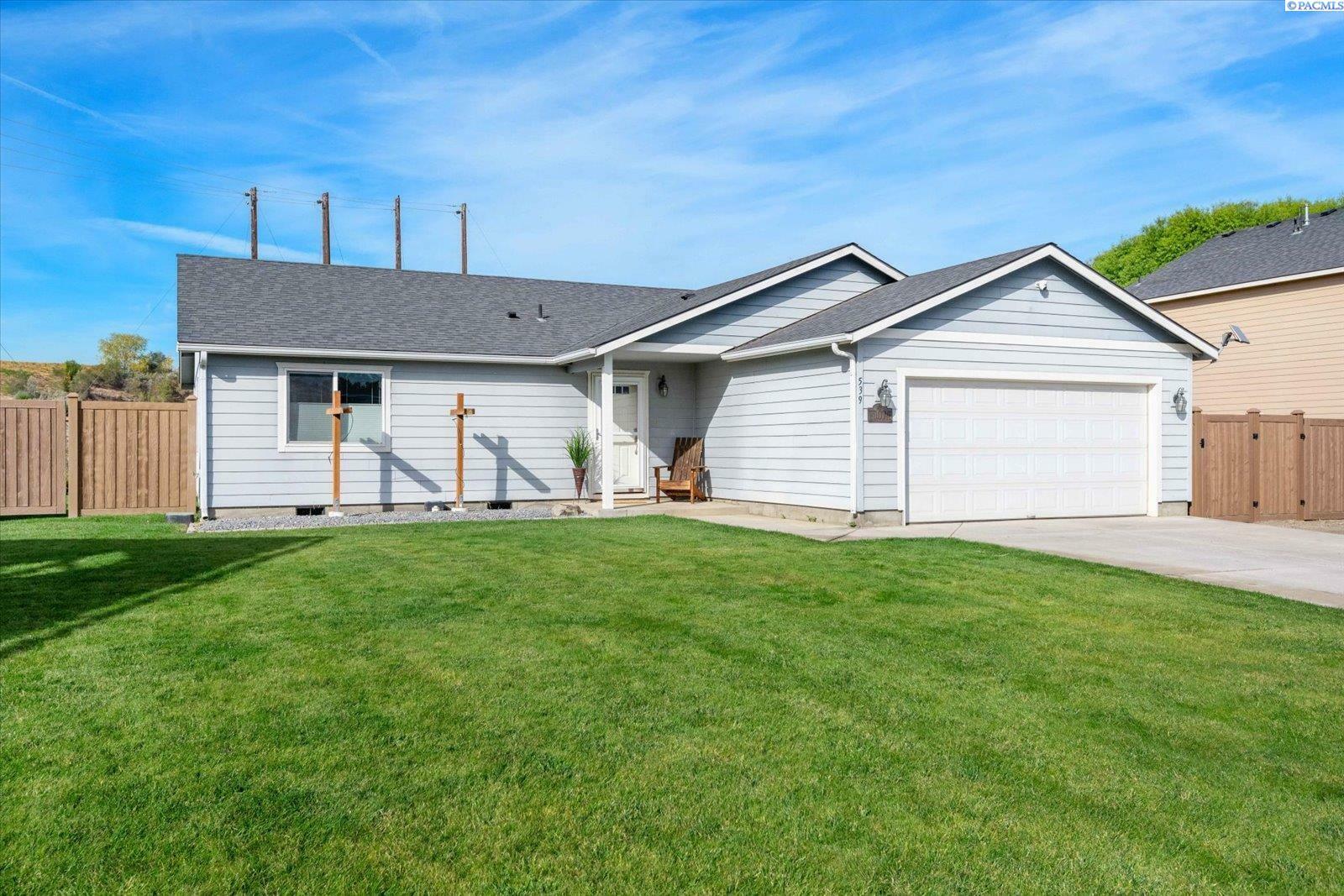 Property Photo:  539 Tanglewood Dr  WA 99352 