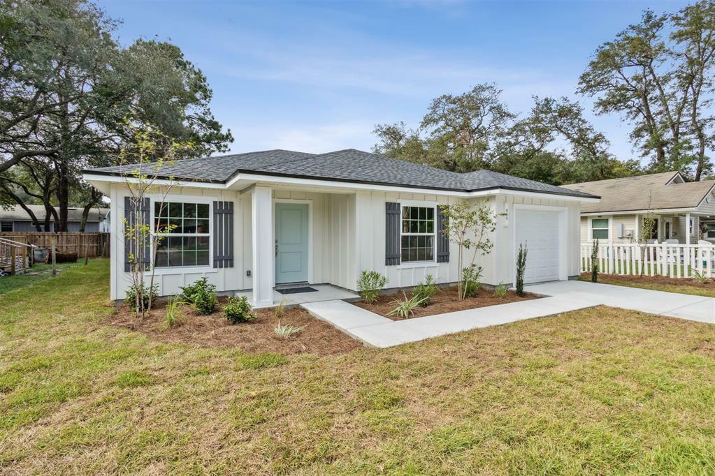 Property Photo:  905 12th Street  FL 32034 