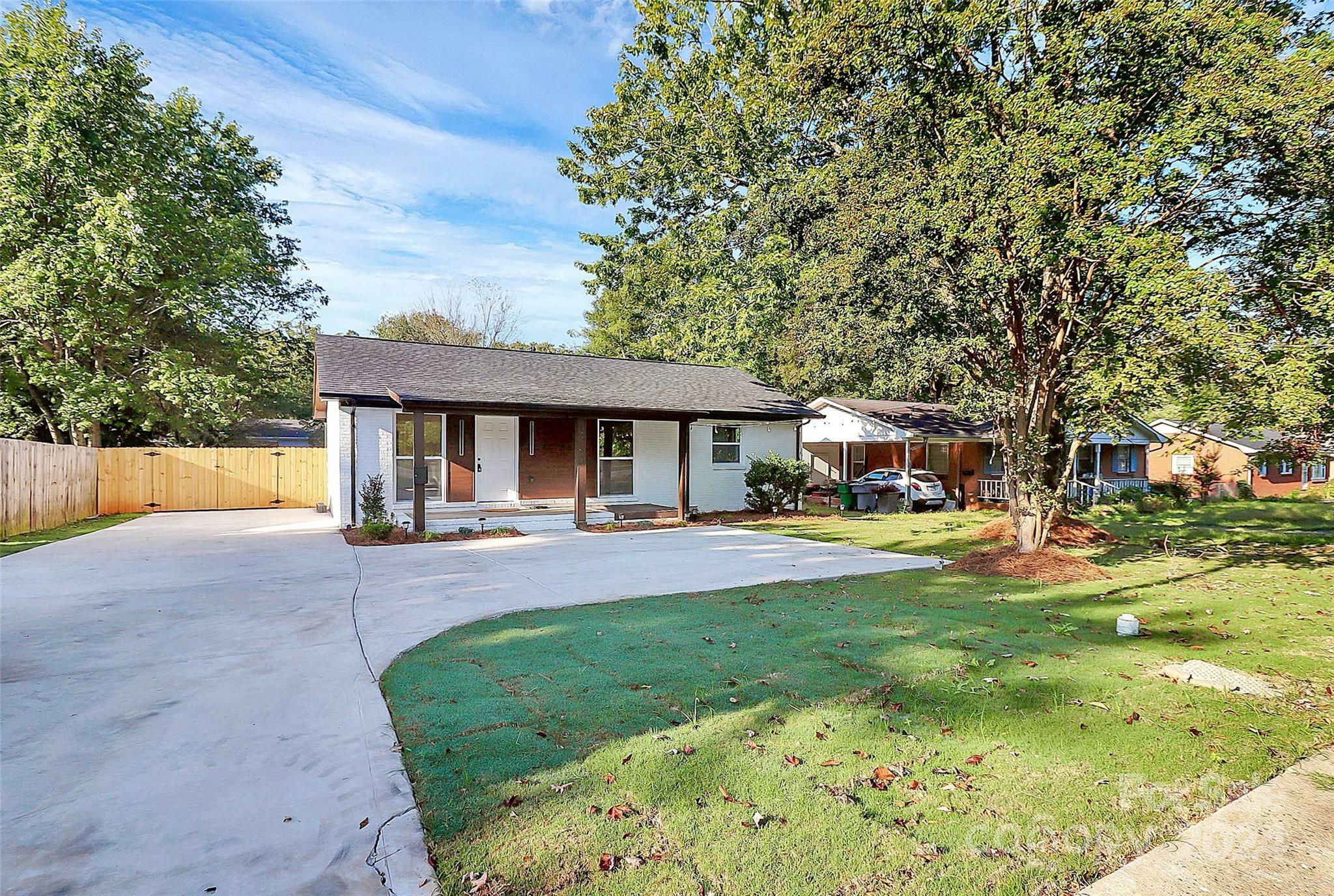 Property Photo:  4132 Shamrock Drive  NC 28215 