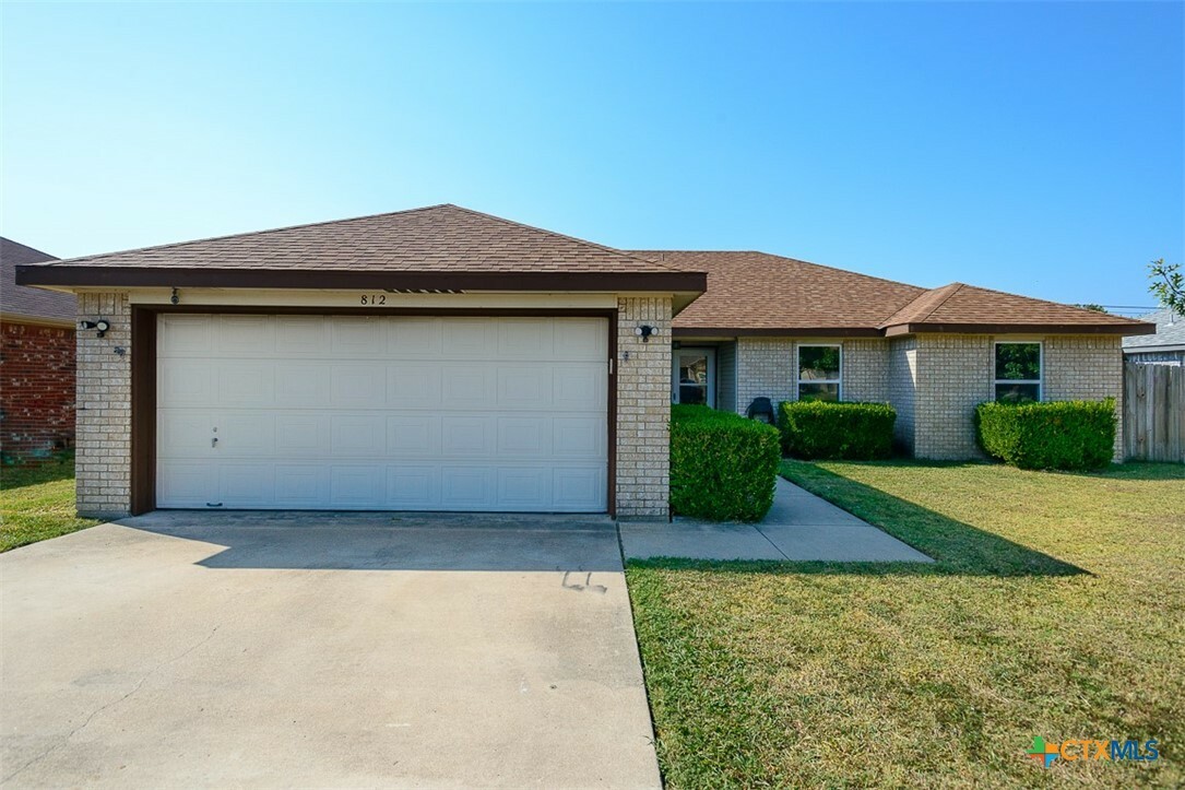 Property Photo:  812 James Loop  TX 76542 